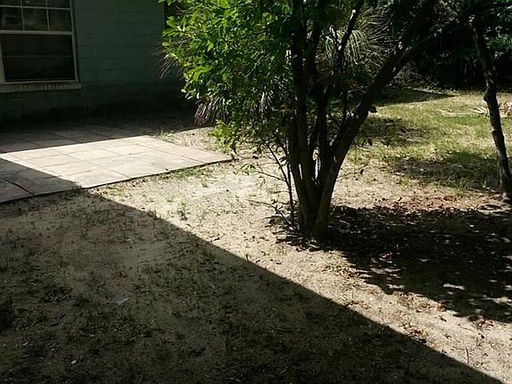 4th image of 608 Berkley Dr