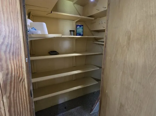 405 Elm Street image 21 of 22