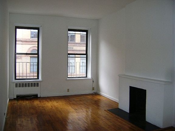 3rd image of 354 E 51st St APT Br