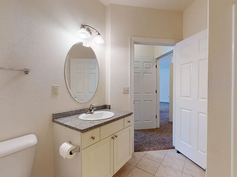 Delafield Lakes Apartments — Photo 13