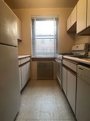 Rented by Kew Forest Realty Inc | media 20