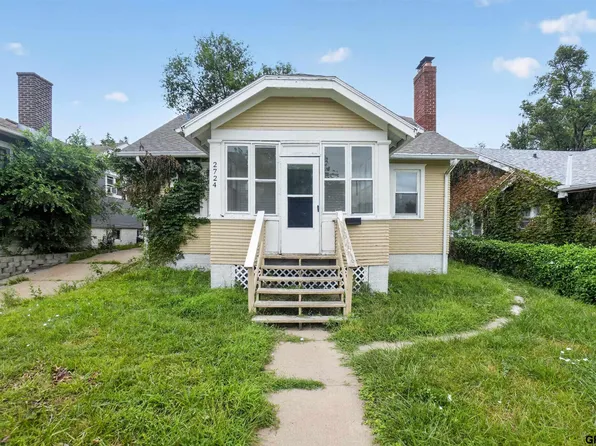 2724 Whitmore St, Omaha, NE 68112