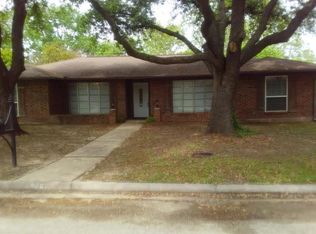 2007 Greenbriar Dr, Gainesville, TX 76240