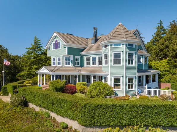 930 NW Highland Dr, Waldport, OR 97394