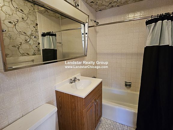 3rd image of 4919 Enfield Ave APT 3D