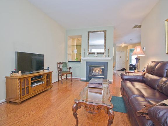 5th image of 37 Tall Oaks Ct