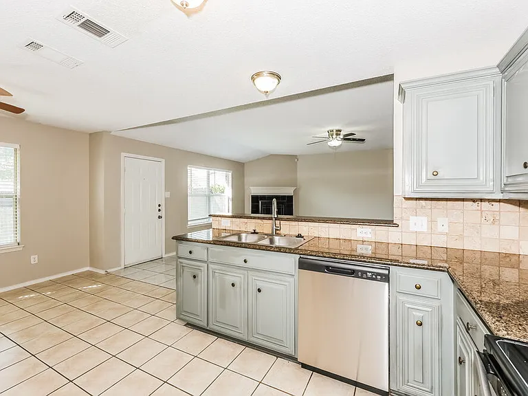 617 Saint Eric Dr — Photo 7