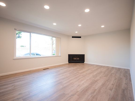 5th image of 3820 Moorpark Ave APT 1