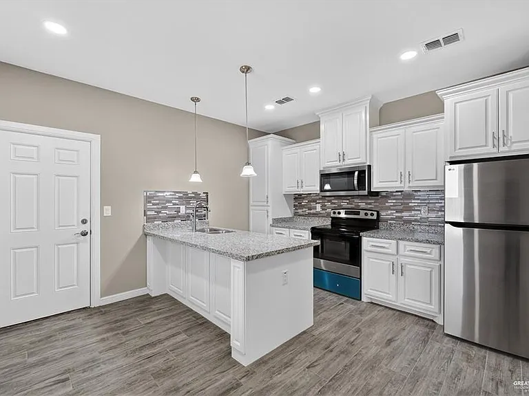 1201 Country Club Dr #1 — Photo 17