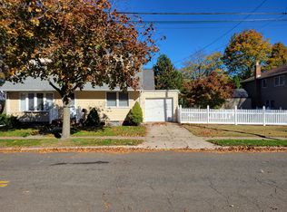 155 Aspen St, Floral Park, NY 11001