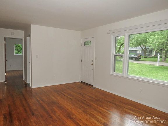 5th image of 2315 Burns Ave