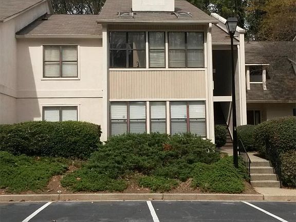 Apartment on the Second Floor and plenty of parking spots