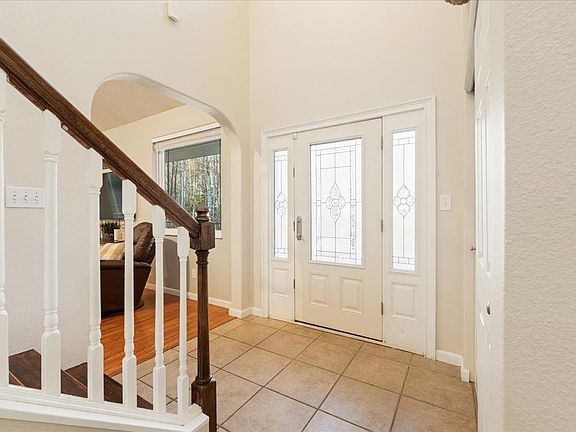 3rd image of 730 Cardinal Ct