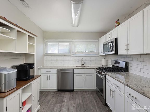 4th image of 33 Pinetree Rd