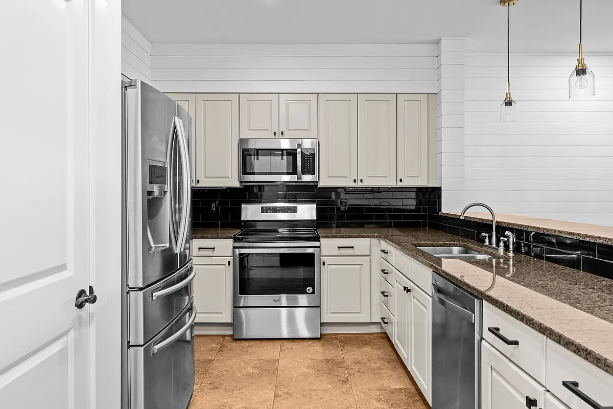 Building Photo - 475 River Forest Ln #4130