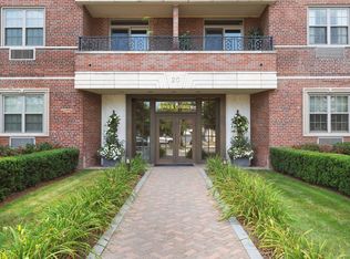 20 Church St APT B11, Greenwich, CT 06830