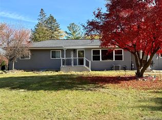 1368 Lyle St, Burton, MI