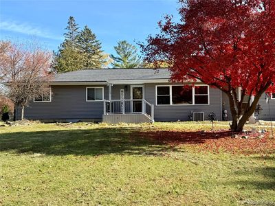 1368 Lyle St, Burton, MI, 48509