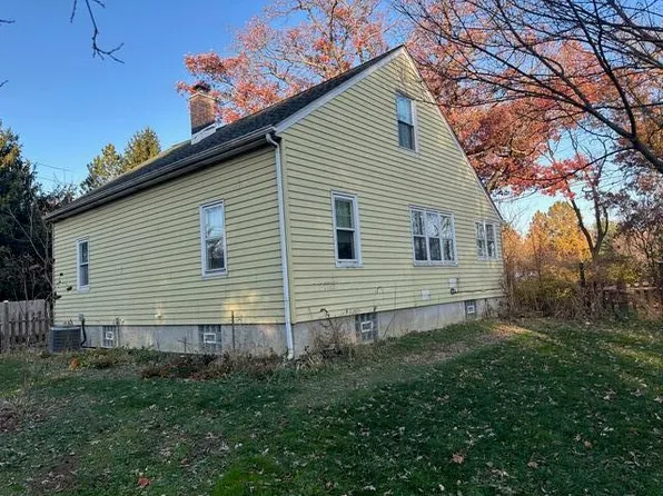 1198 S Babcock Rd, Burns Harbor, IN 46304