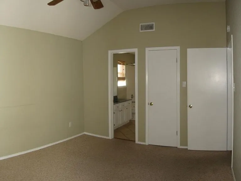 4208 Glennwood Dr — Photo 8