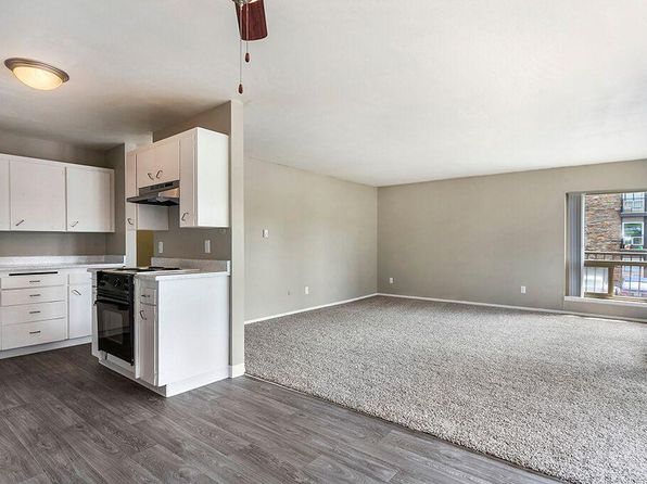 220 S 152nd St APT 1