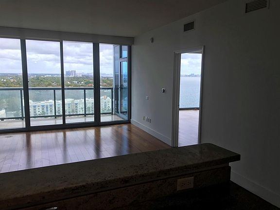 4th image of 601 NE 36th St APT 1605