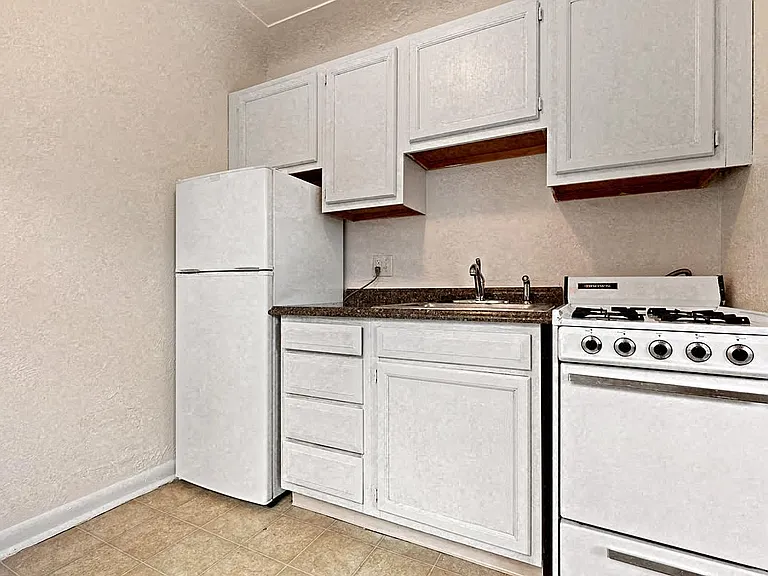 Belmore Apartments — Photo 3