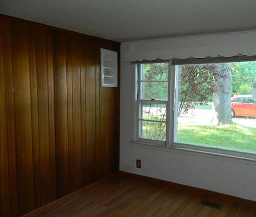 4th image of 325 E Lake Park Ave