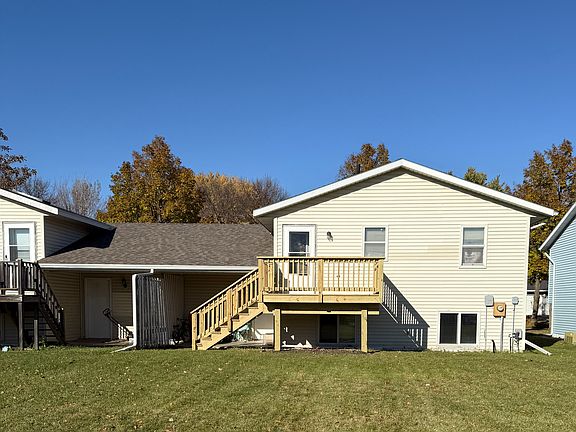 3rd image of 1014 Castlewood Dr