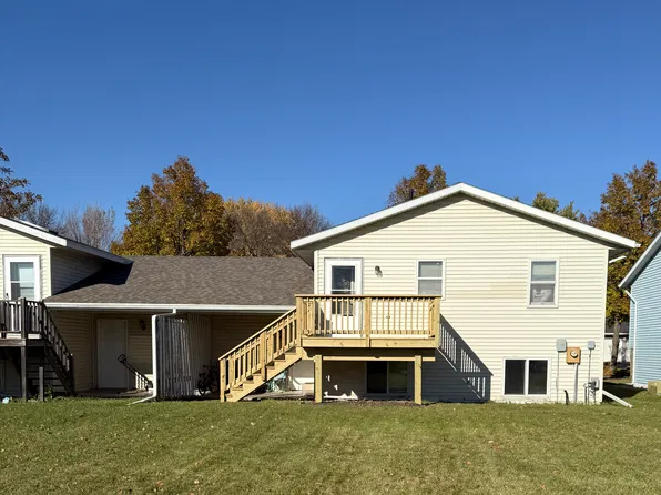 1020 Castlewood Dr, Brookings, SD 57006