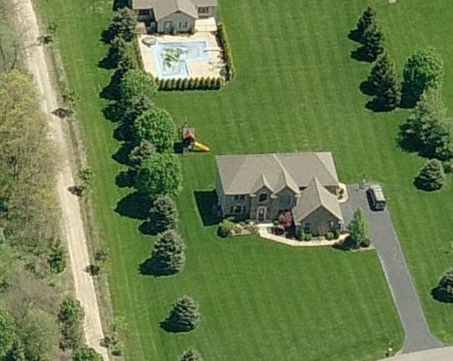 Home, private pool, extra 4-car gara