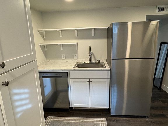 4th image of 2482 S Douglas St #1/2