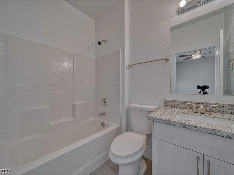 610 San Lorenzo St #4 — Photo 8