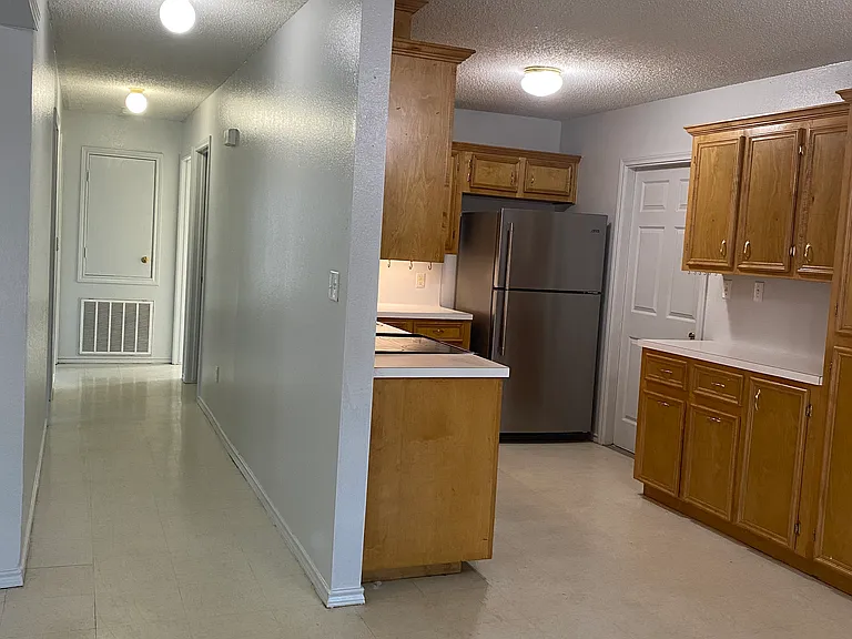 3105 Kilgore Ave — Photo 3