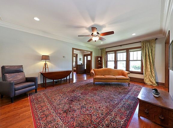 4th image of 410 N Spring Ave