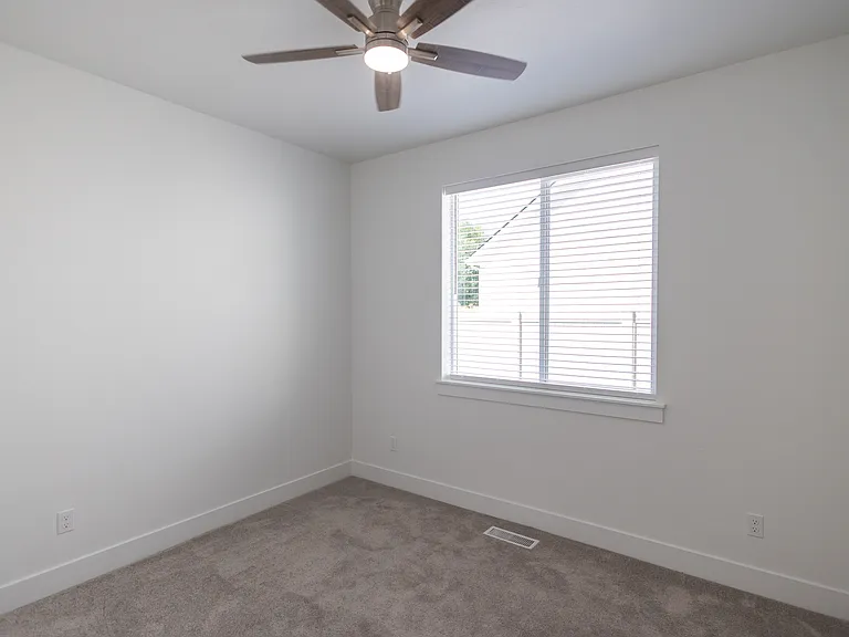 8933 W Tamworth Dr — Photo 11