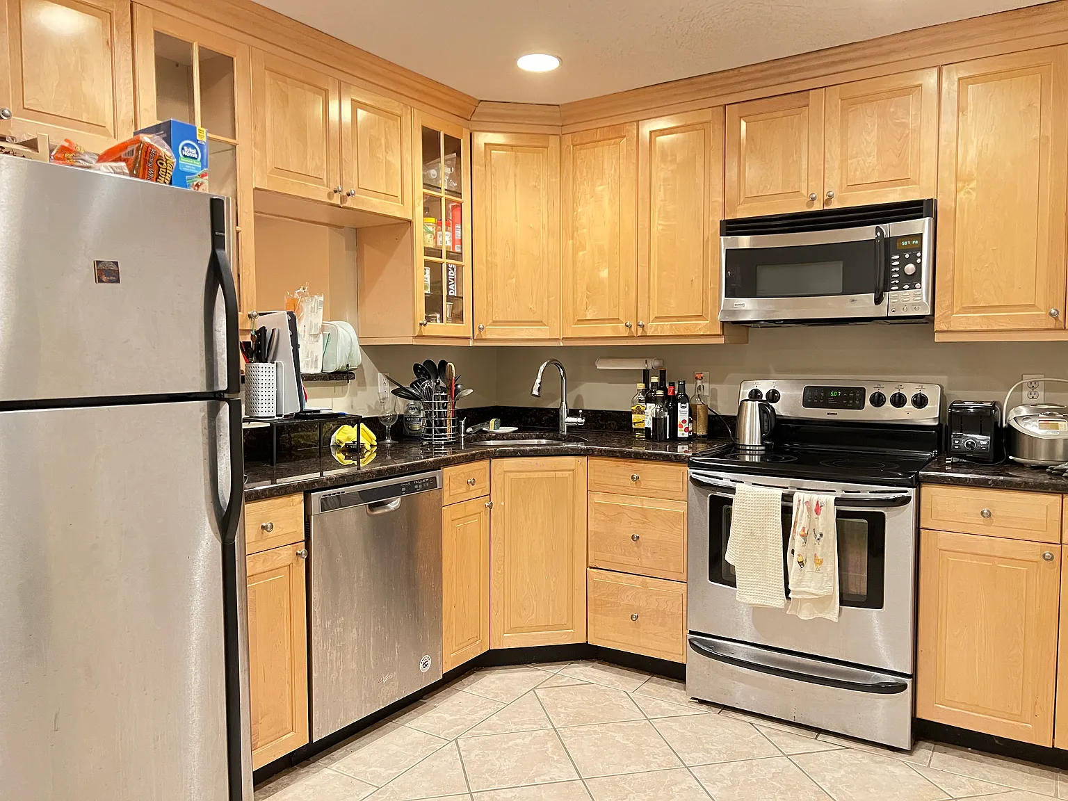 2 bed, 767 sqft, $2,400 — Photo 1