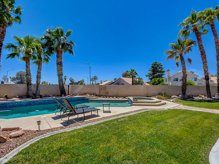 7365 Tamarind Ave — Photo 26