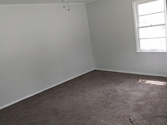 4th image of 3007 Woodford St