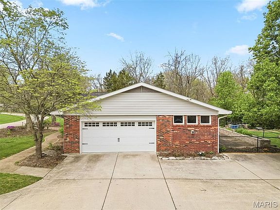 5th image of 127 White Oak Estates Dr