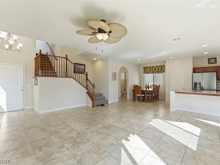 32 Lily Grove Rd — Photo 6