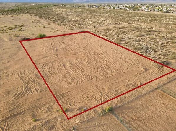016T W Claim Dr, Golden Valley, AZ 86413