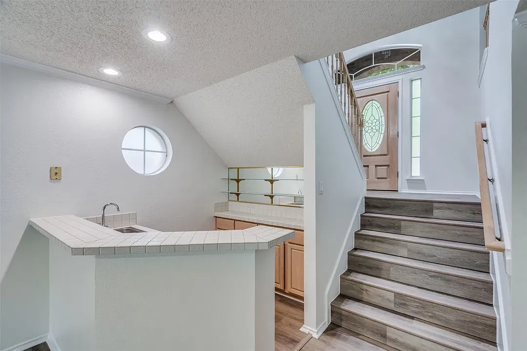 3 bed, 2344 sqft, $3,250 — Photo 4