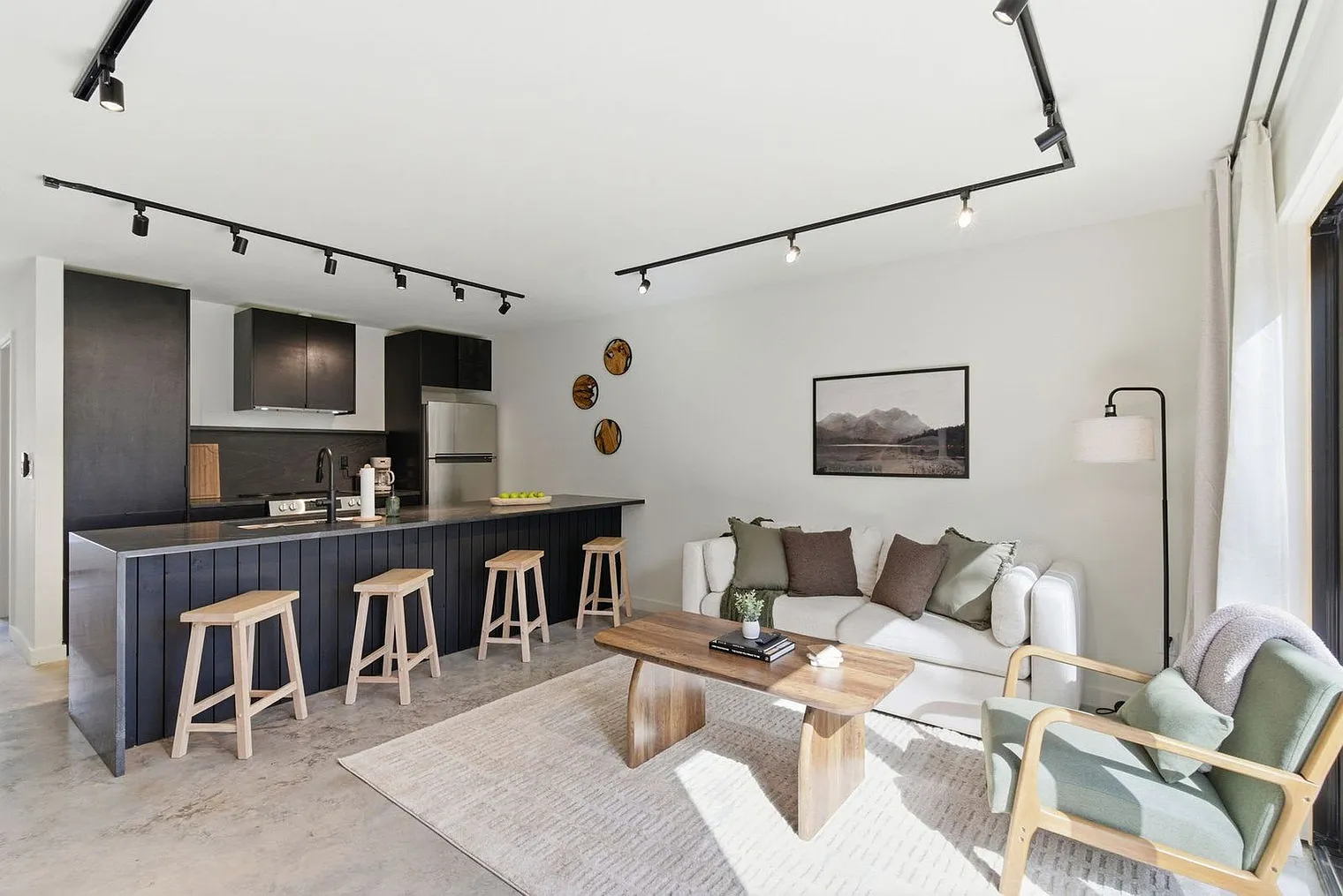 2 bed, 1.0 bath, $4,646 — Photo 1