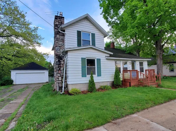 122 W Lincoln St, Grant, MI 49327