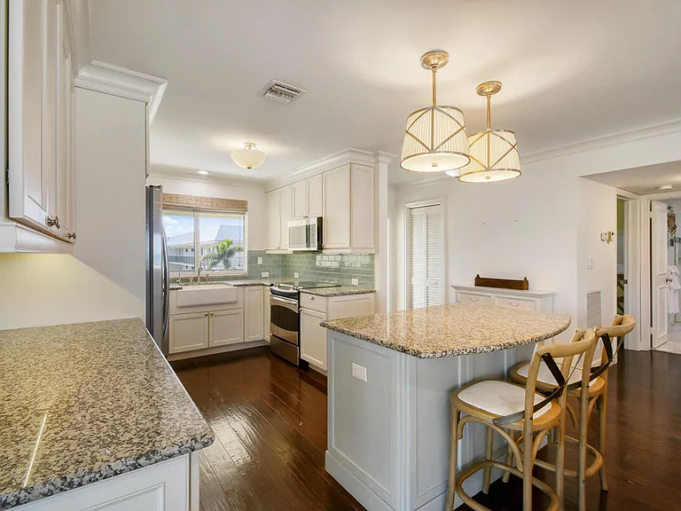 325 Beach Rd #301 — Photo 17