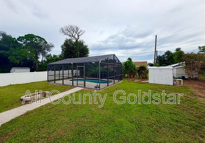3 bed, 2.0 bath, 924 sqft, $1,895 — Photo 2