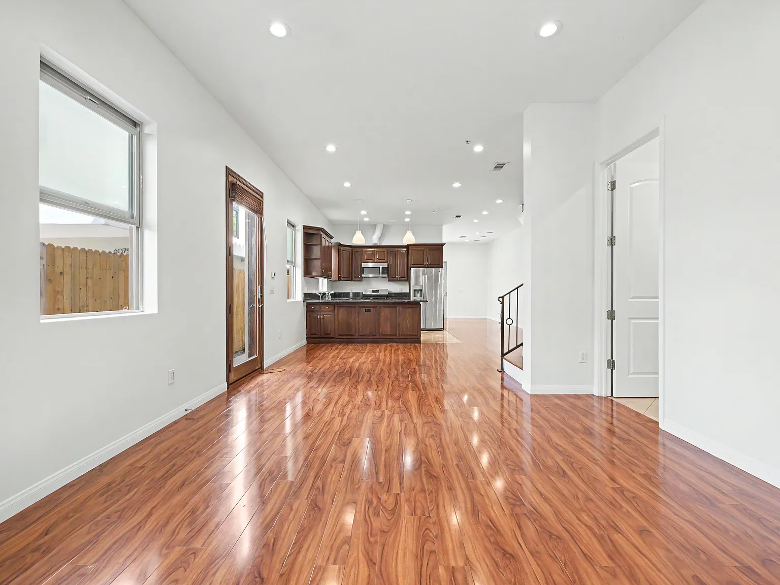 3 bed, 1977 sqft, $5,299 — Photo 4