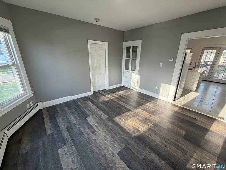402 Allen St — Photo 7