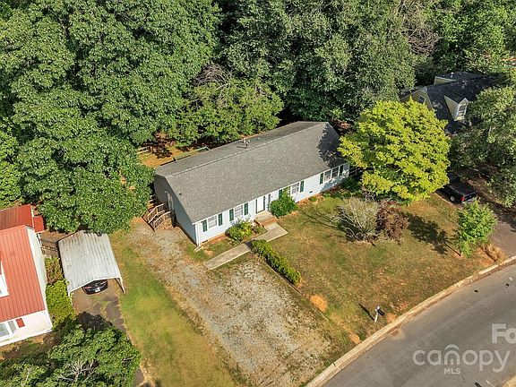 4th image of 709 King Arthur Dr